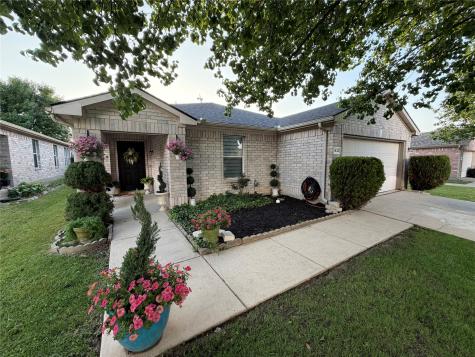 1632 Crown Point Drive Little Elm TX 75036