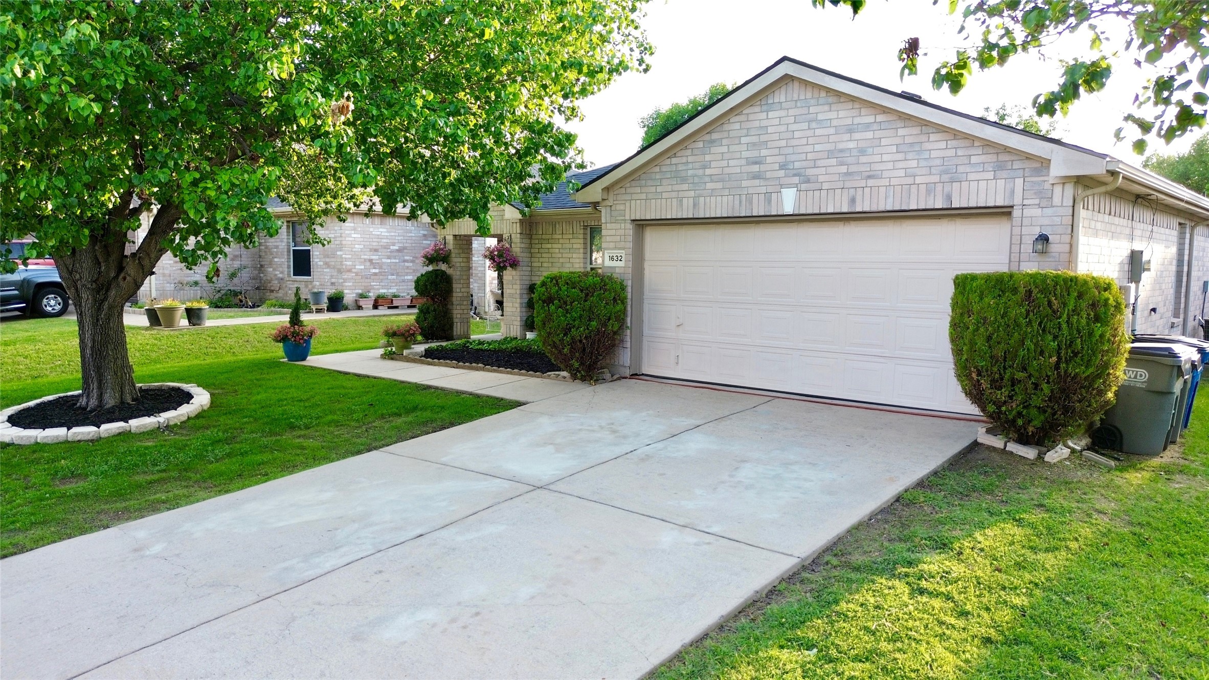 1632 Crown Point Drive Little Elm TX 75036