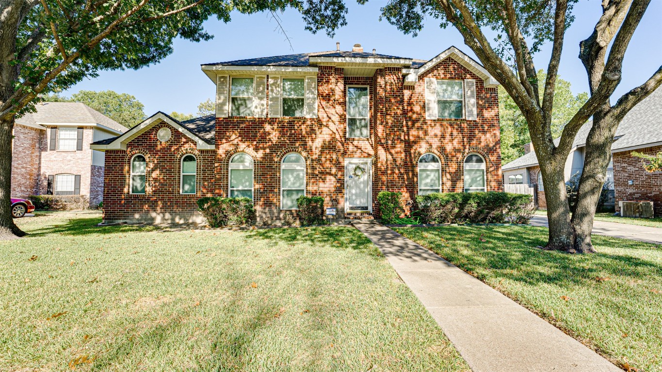1041 Twin Creek Drive Desoto TX 75115