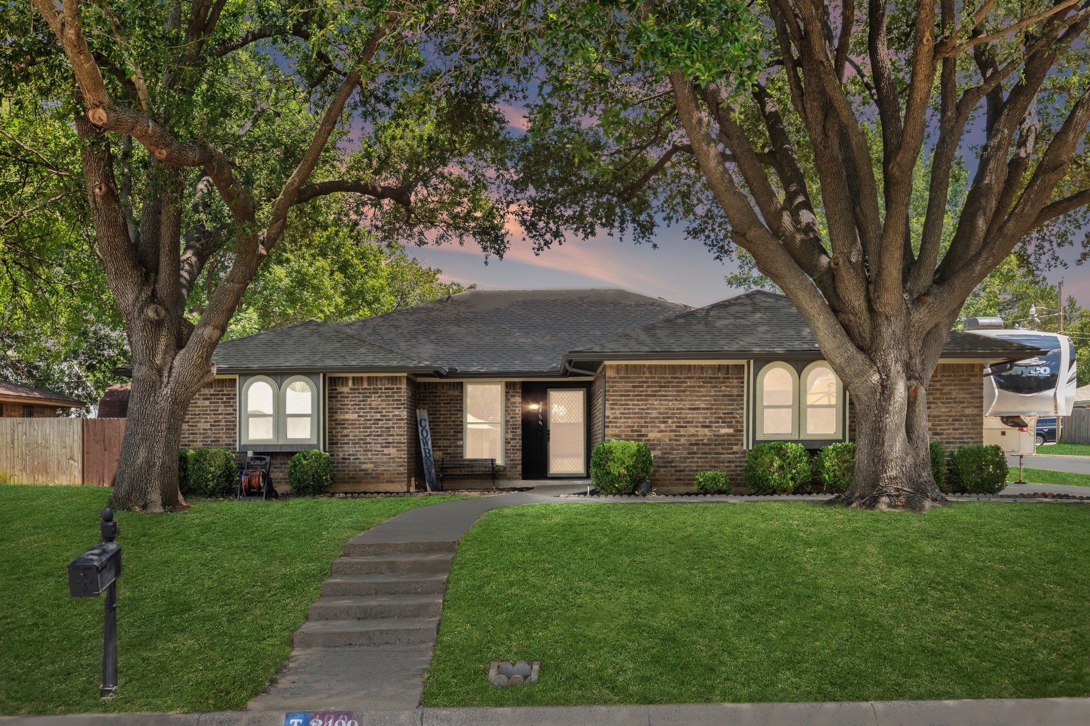 2409 Avonhill Drive Arlington TX 76015