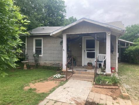 828 Texas Street Graham TX 76450