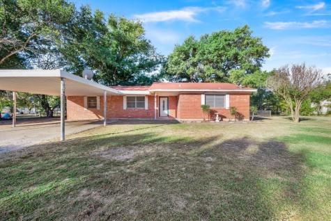 706 Henderson Boulevard Groesbeck TX 76642