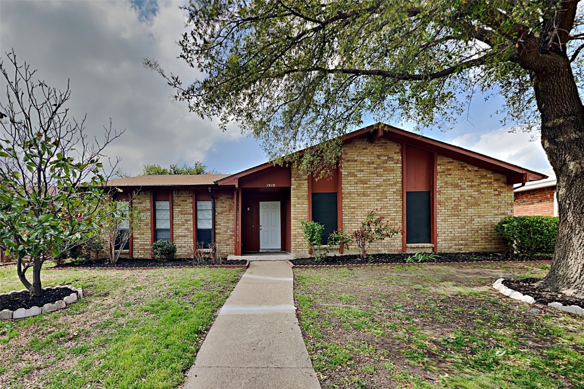 1910 White Rose Lane Carrollton TX 75007