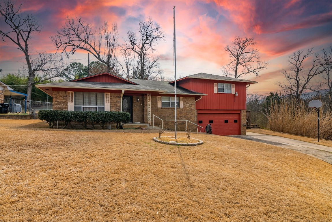 1352 Crestview Drive Denison TX 75020