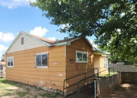 1003 S Leonard Street Floydada TX 79235