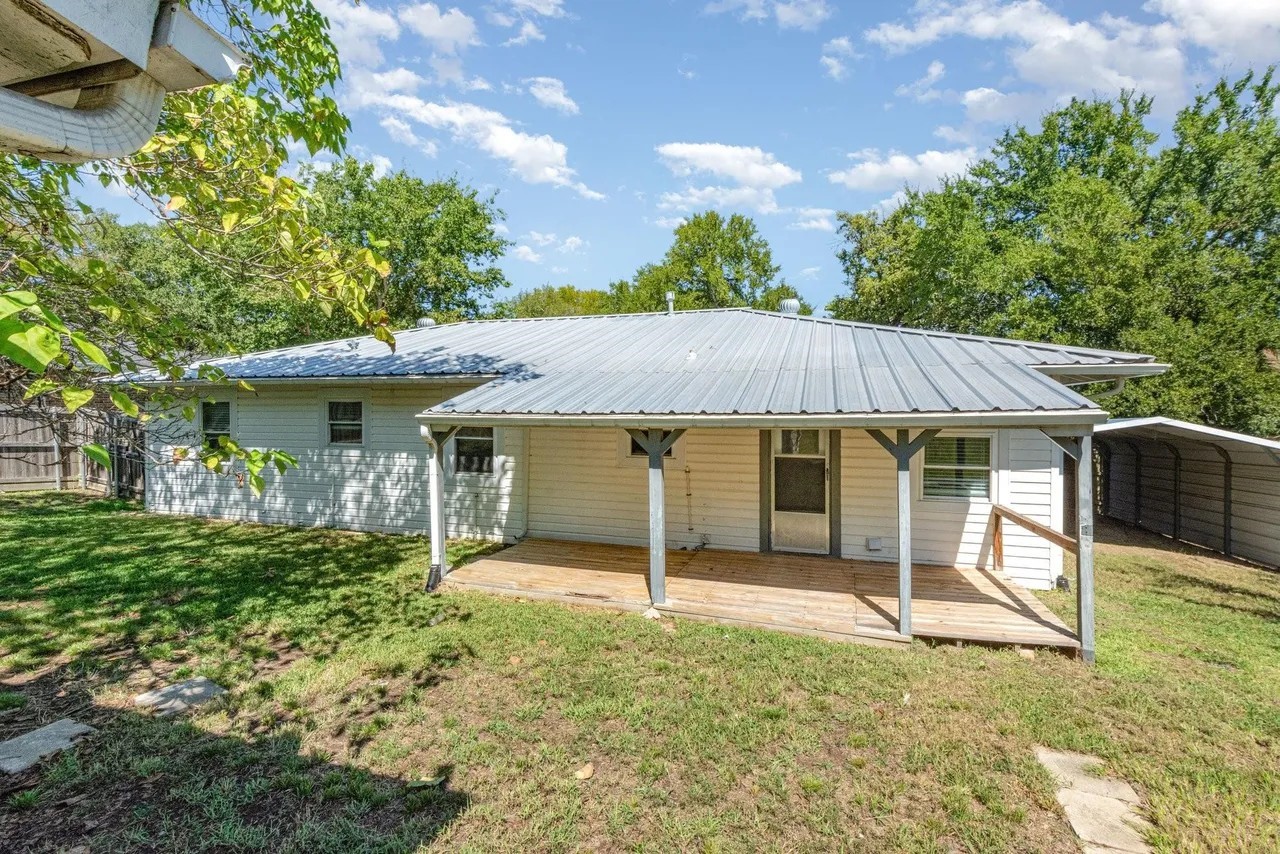 502 W Bells Boulevard Bells TX 75414