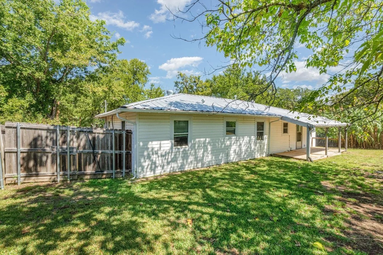 502 W Bells Boulevard Bells TX 75414