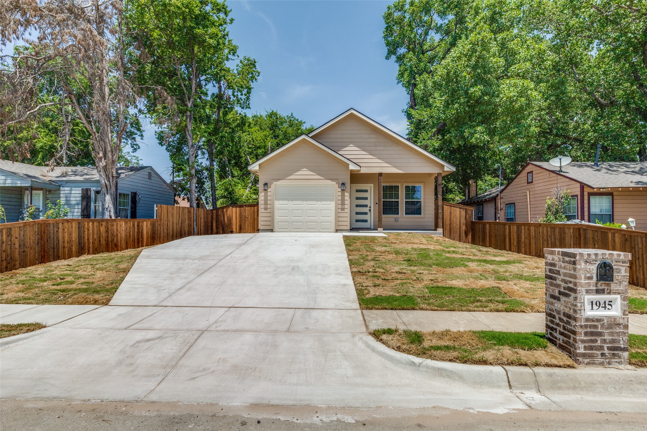 1945 Portland Avenue Fort Worth TX 76102