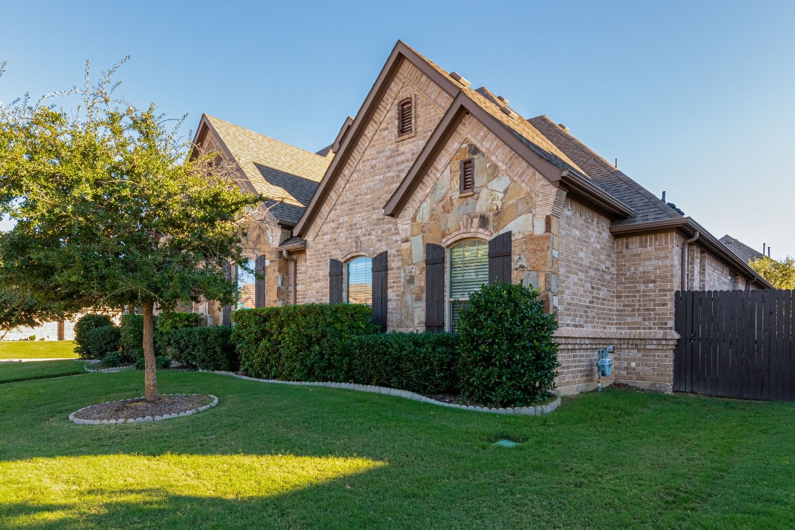 9020 Glendara Drive North Richland Hills TX 76182