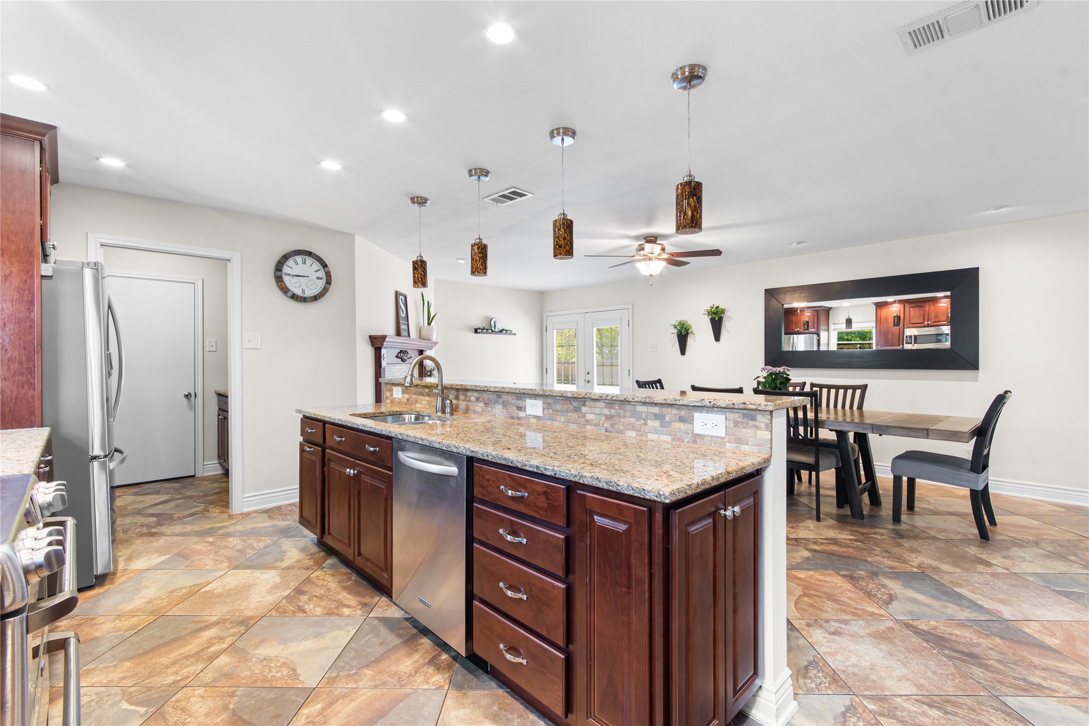 2530 Springhill Drive Dallas TX 75228
