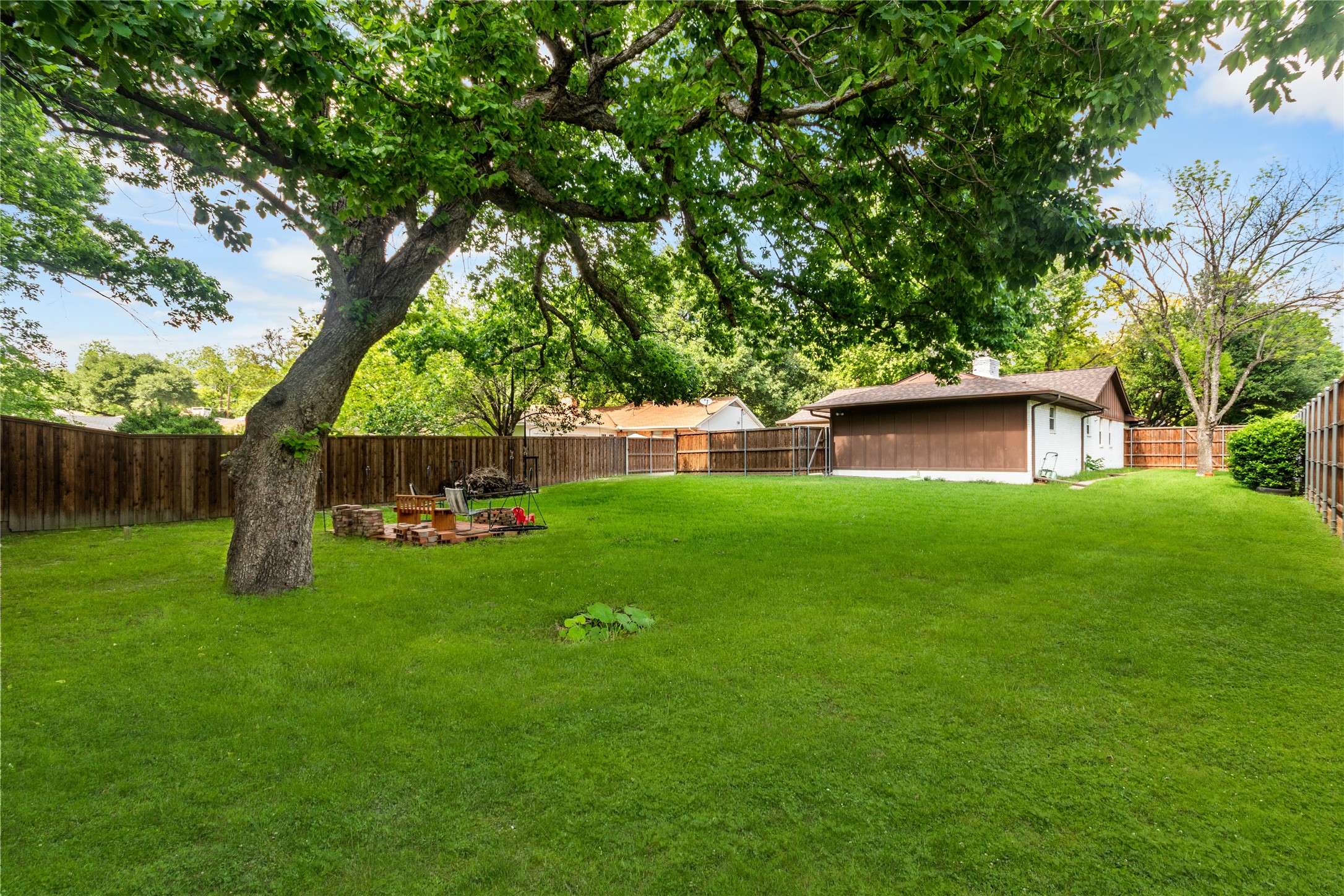 2530 Springhill Drive Dallas TX 75228