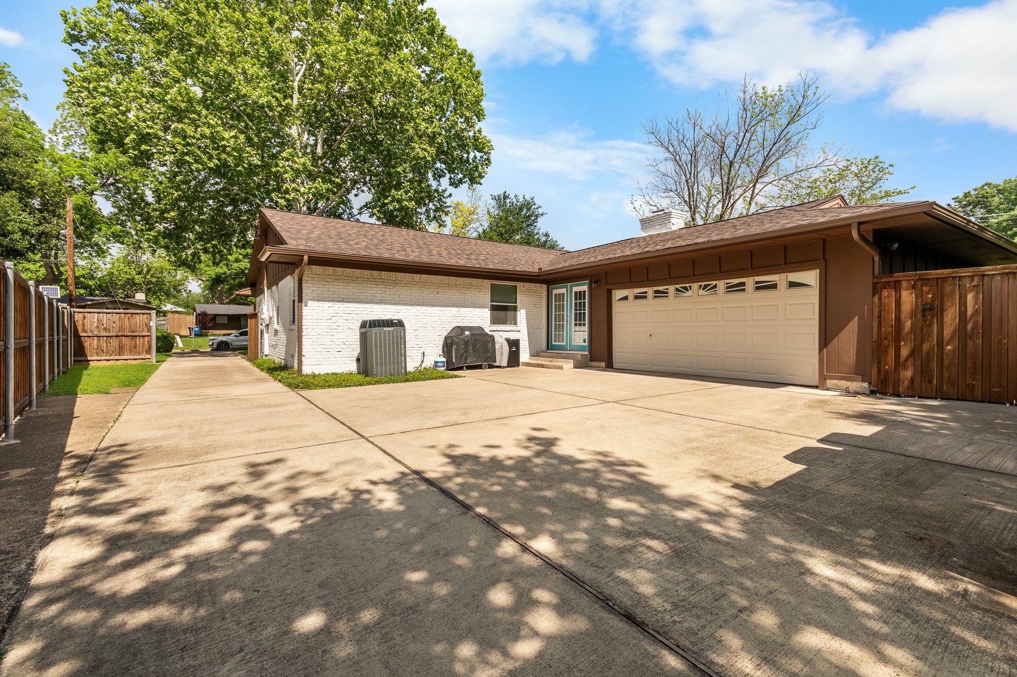 2530 Springhill Drive Dallas TX 75228