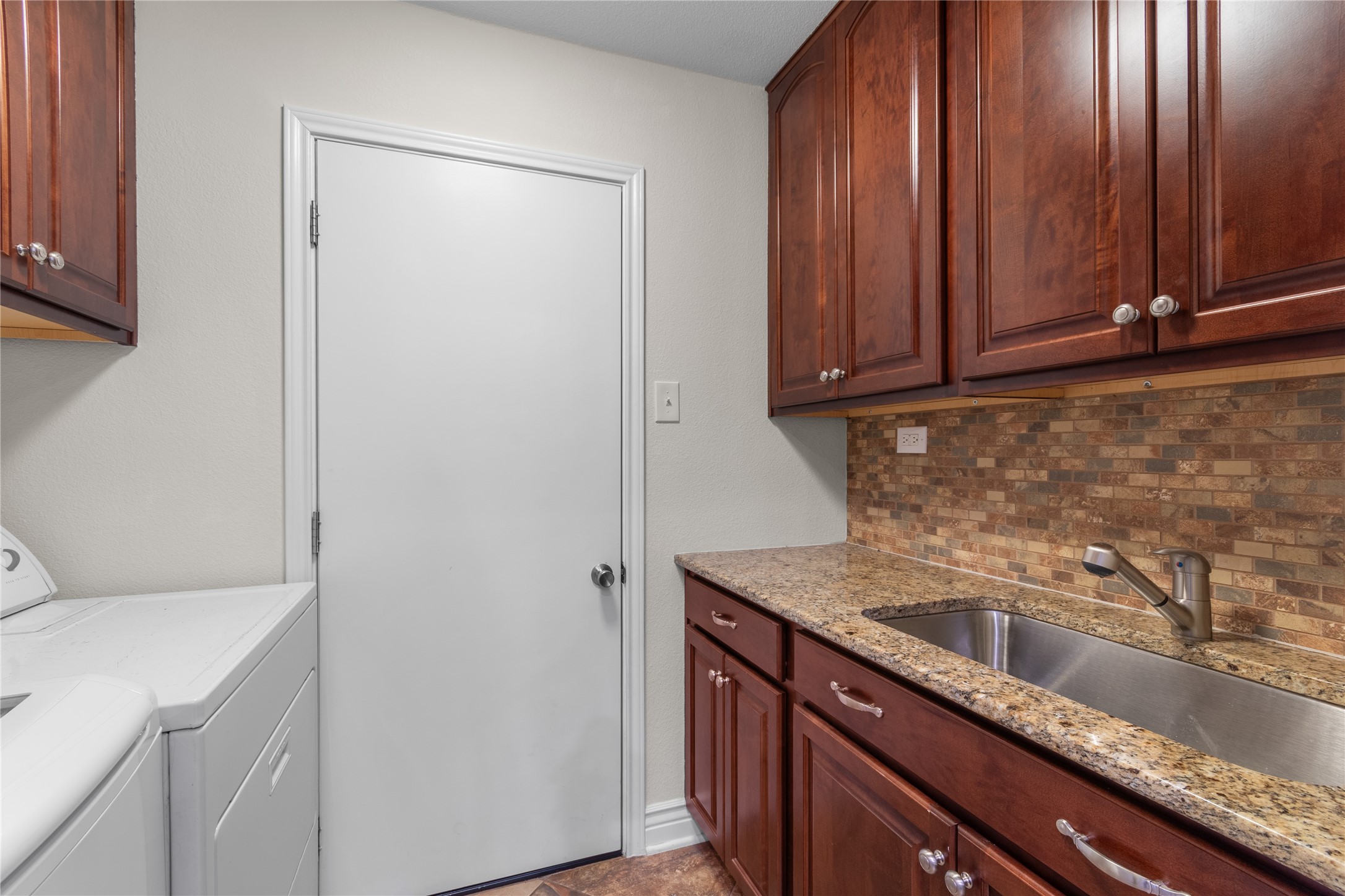 2530 Springhill Drive Dallas TX 75228