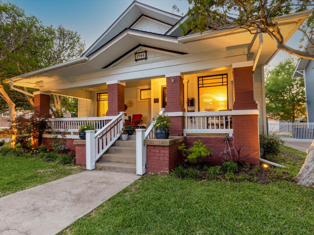 1944 6th Avenue Fort Worth TX 76110