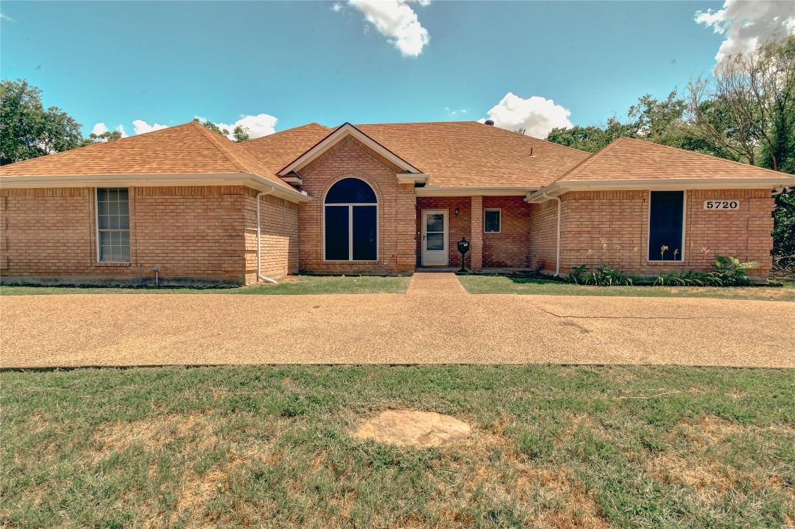 5720 Diamond Oaks Drive S Haltom City TX 76117
