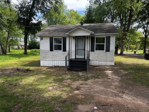 379 S Center Street Gladewater TX 75647