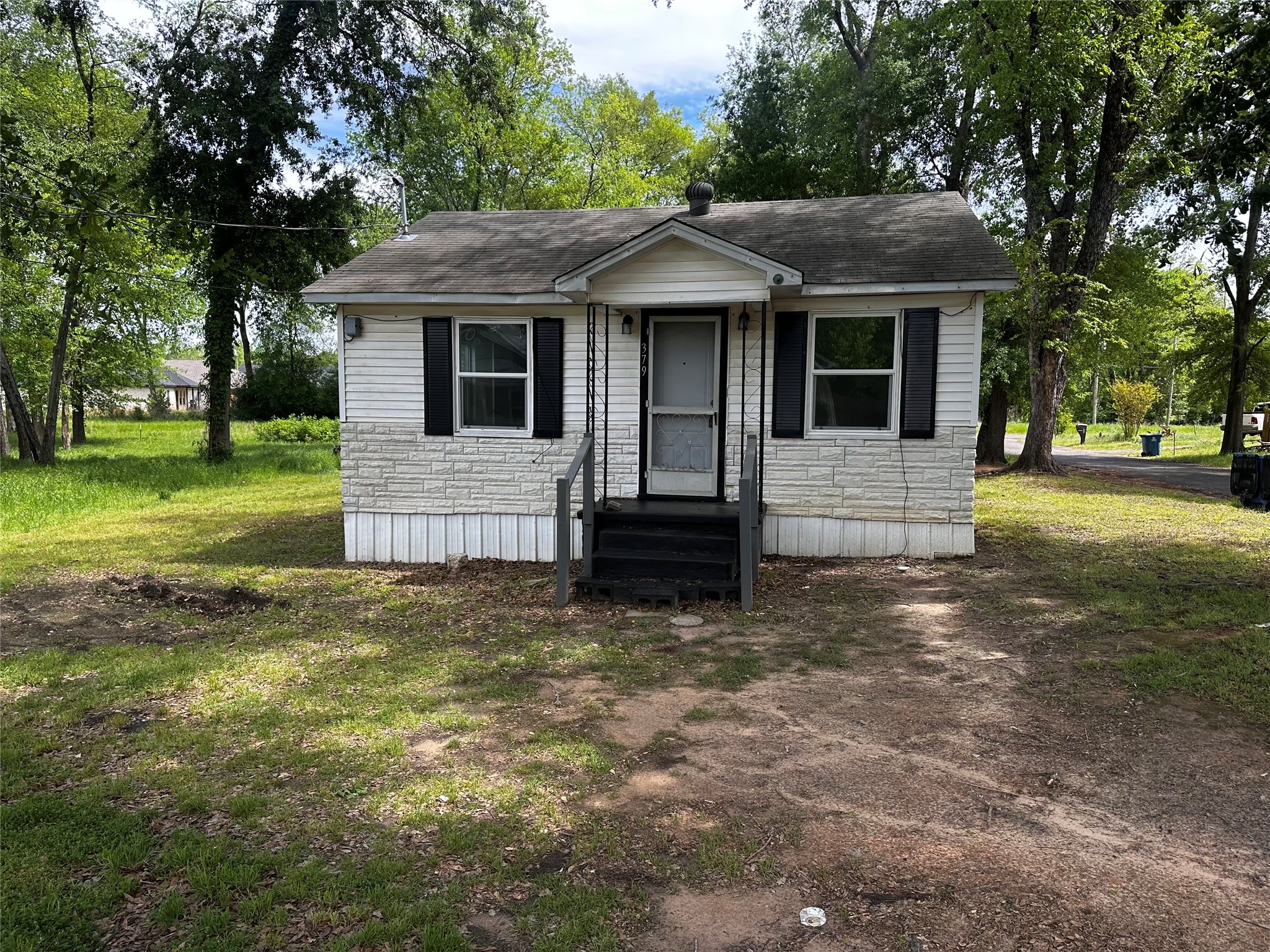 379 S Center Street Gladewater TX 75647