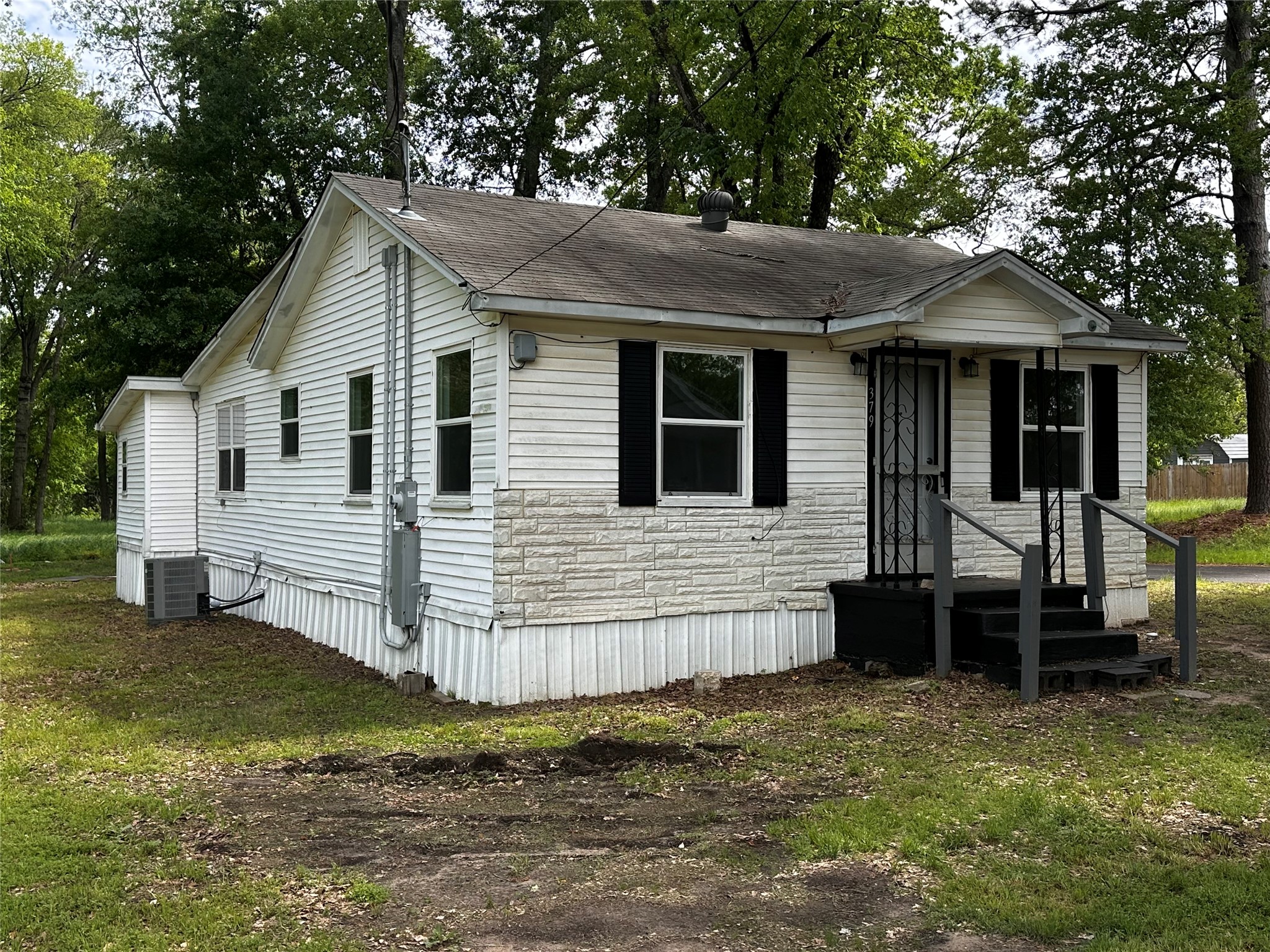 379 S Center Street Gladewater TX 75647