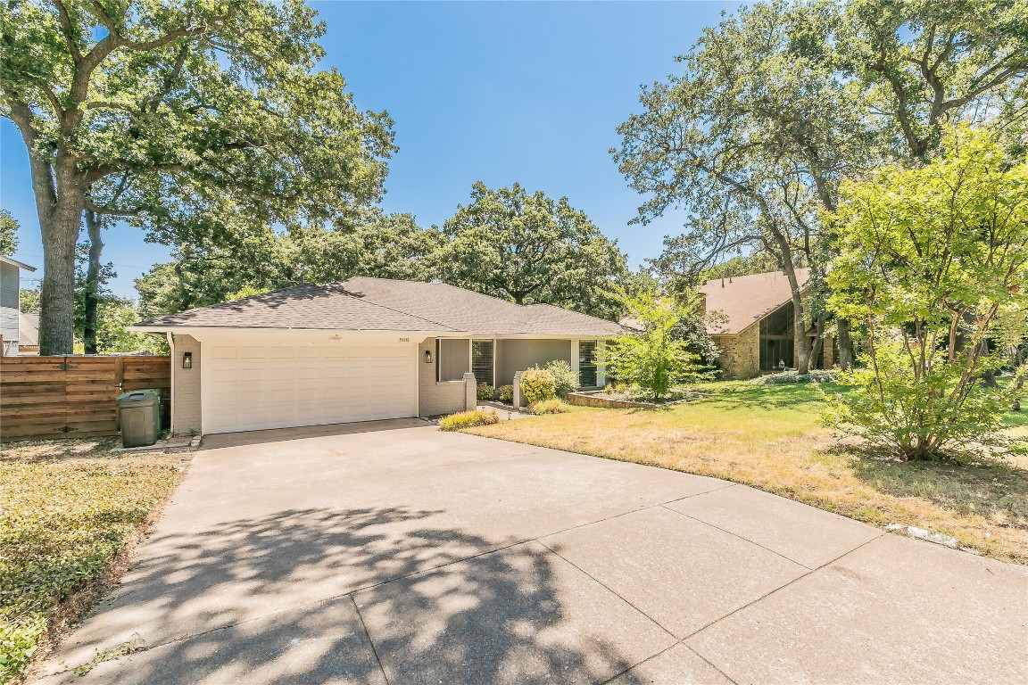 808 Lake Forest Court Grapevine TX 76051