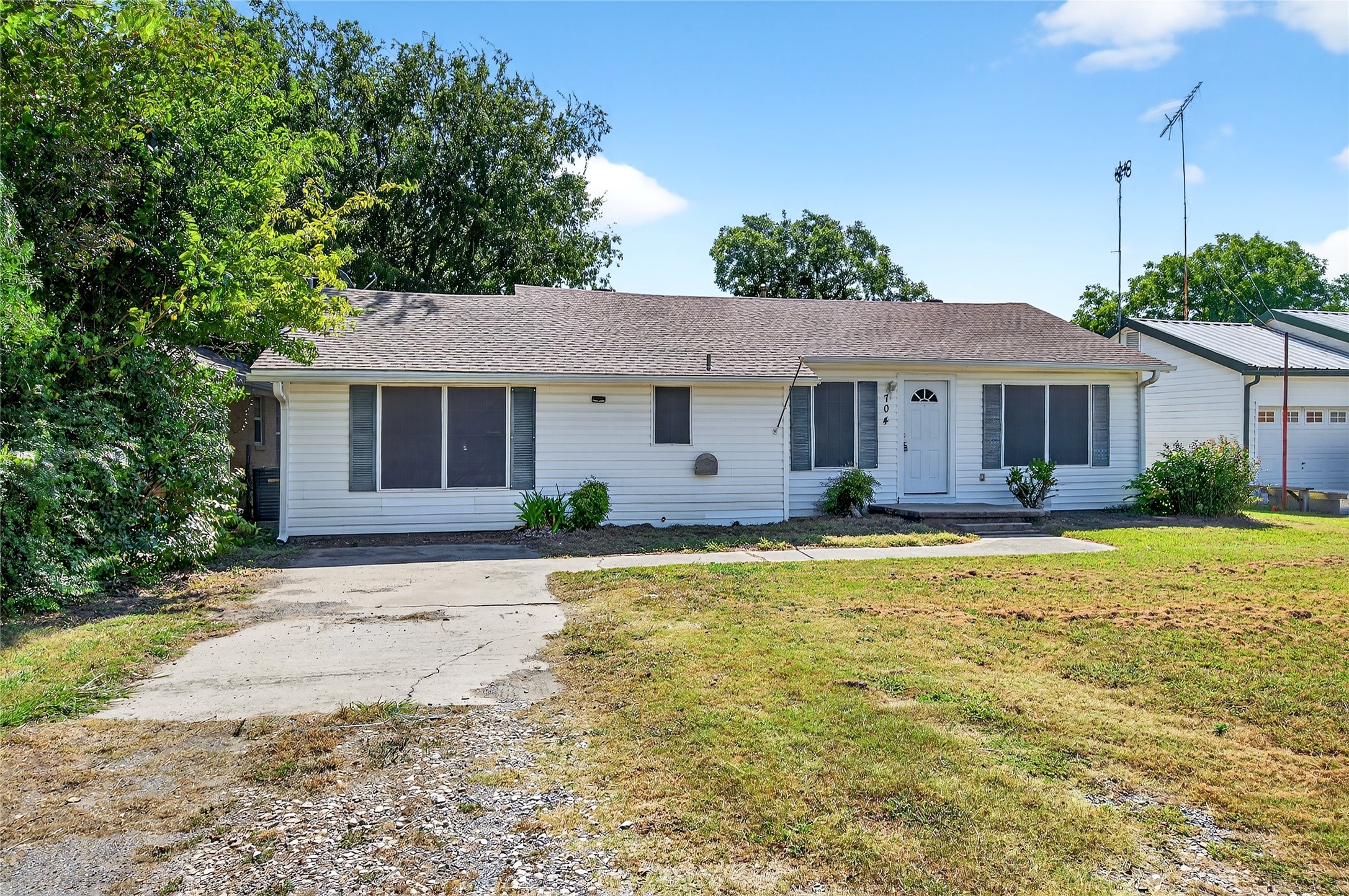 704 N Union Street Whitesboro TX 76273