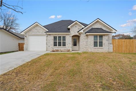 107 Alamo Drive Mcgregor TX 76657