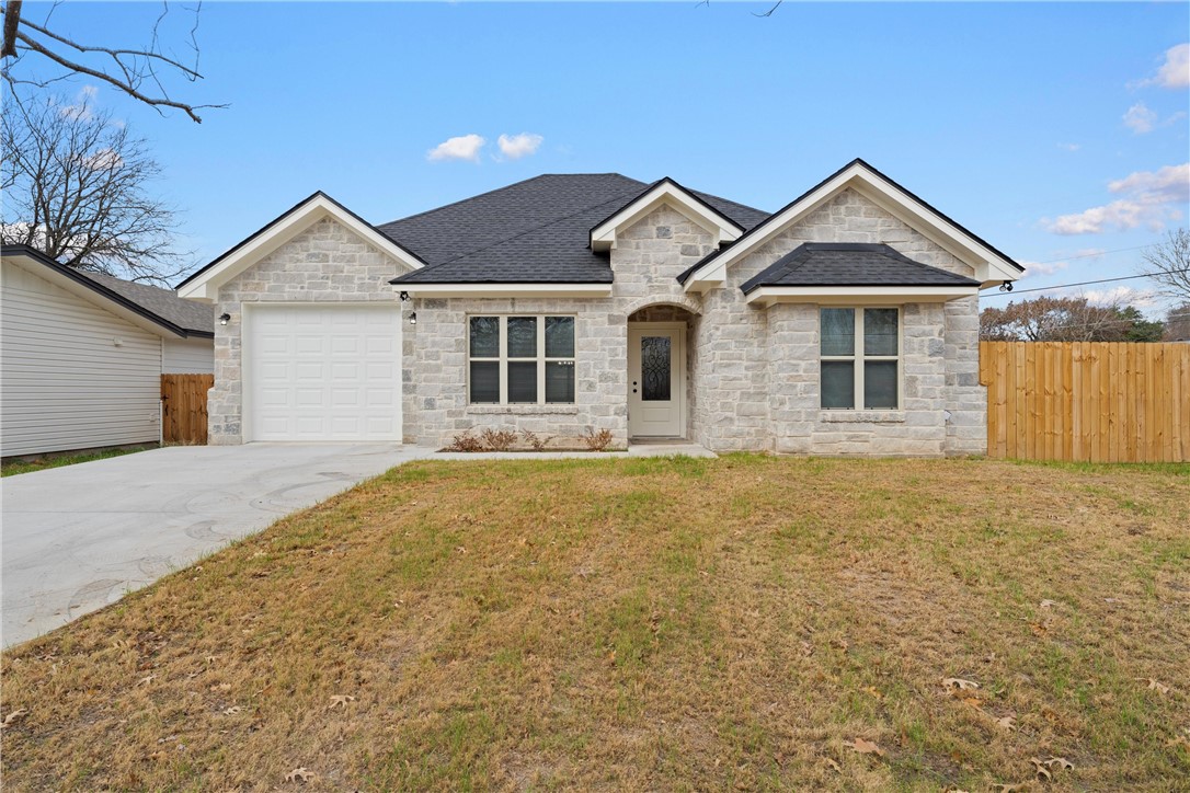 107 Alamo Drive Mcgregor TX 76657