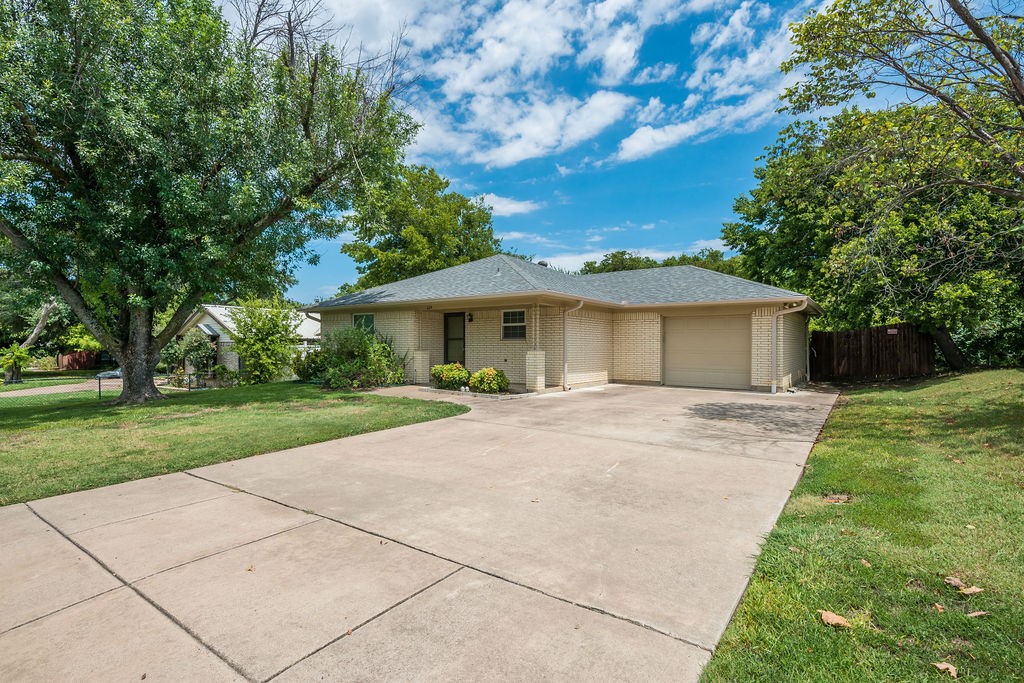 624 NW Douglas Street Burleson TX 76028