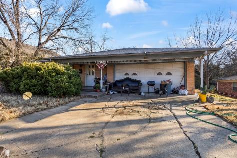 809 Burleson Street Grand Prairie TX 75050