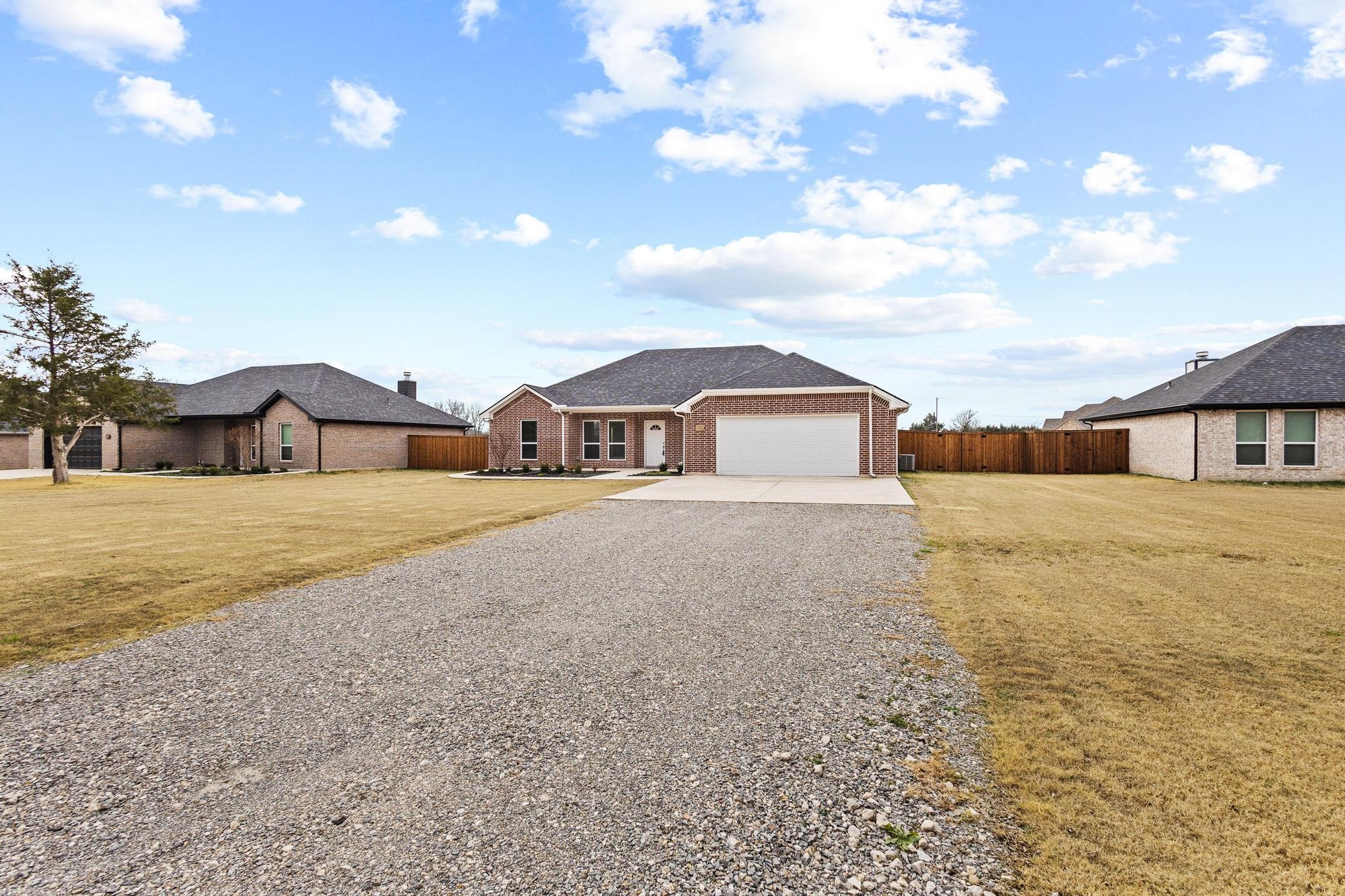 899 W Cardinal Street Ector TX 75439