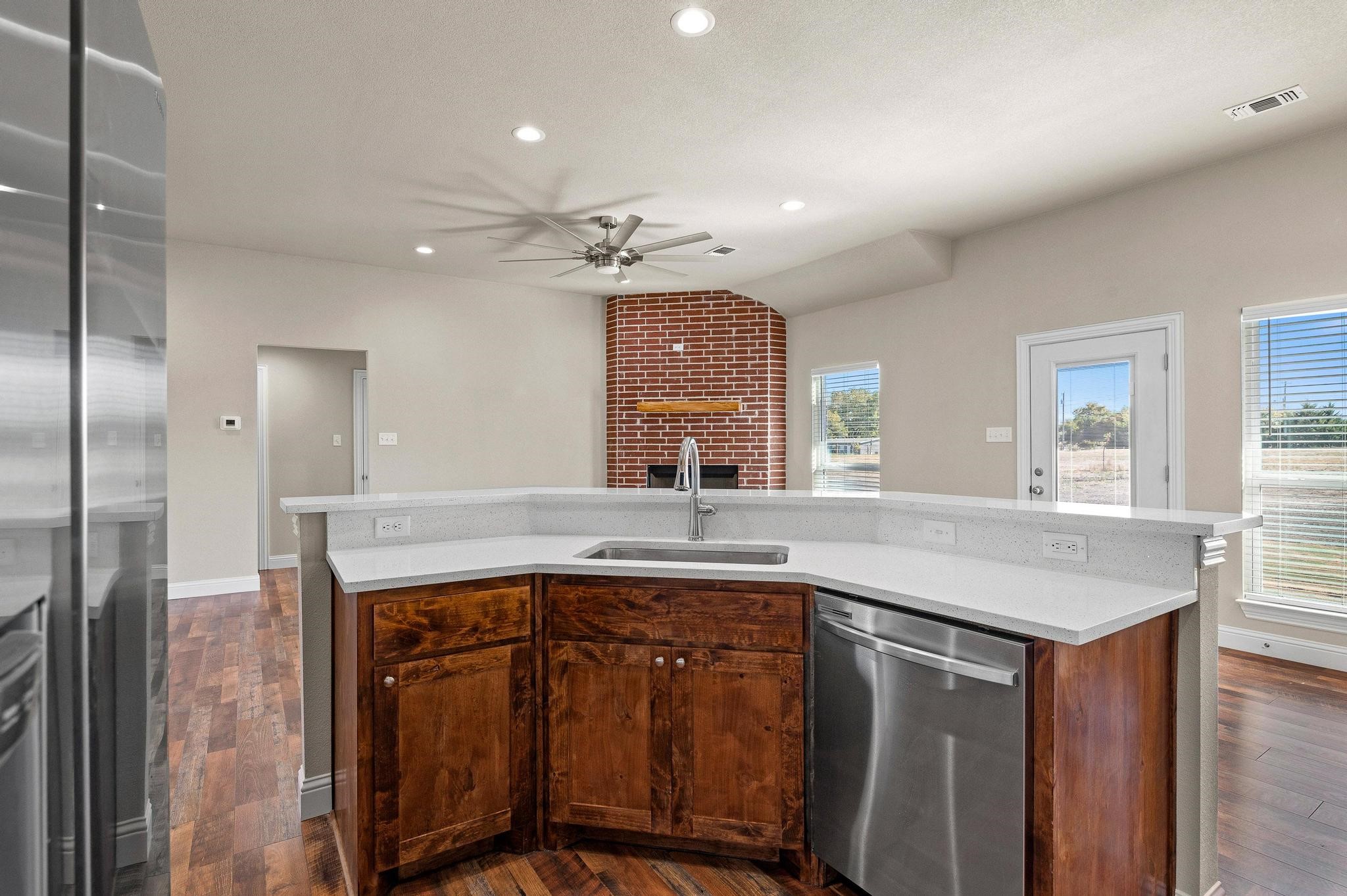 899 W Cardinal Street Ector TX 75439