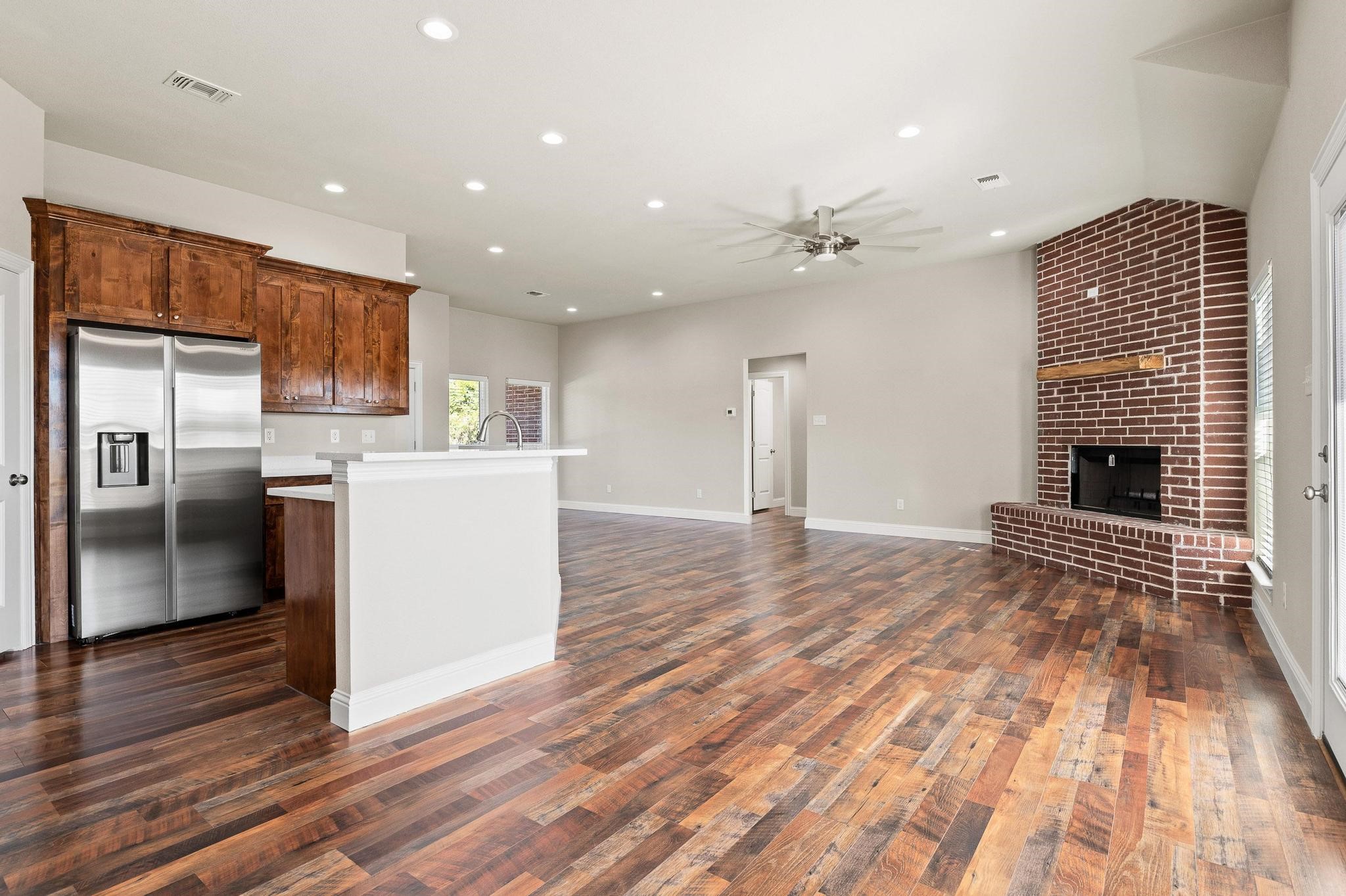 899 W Cardinal Street Ector TX 75439