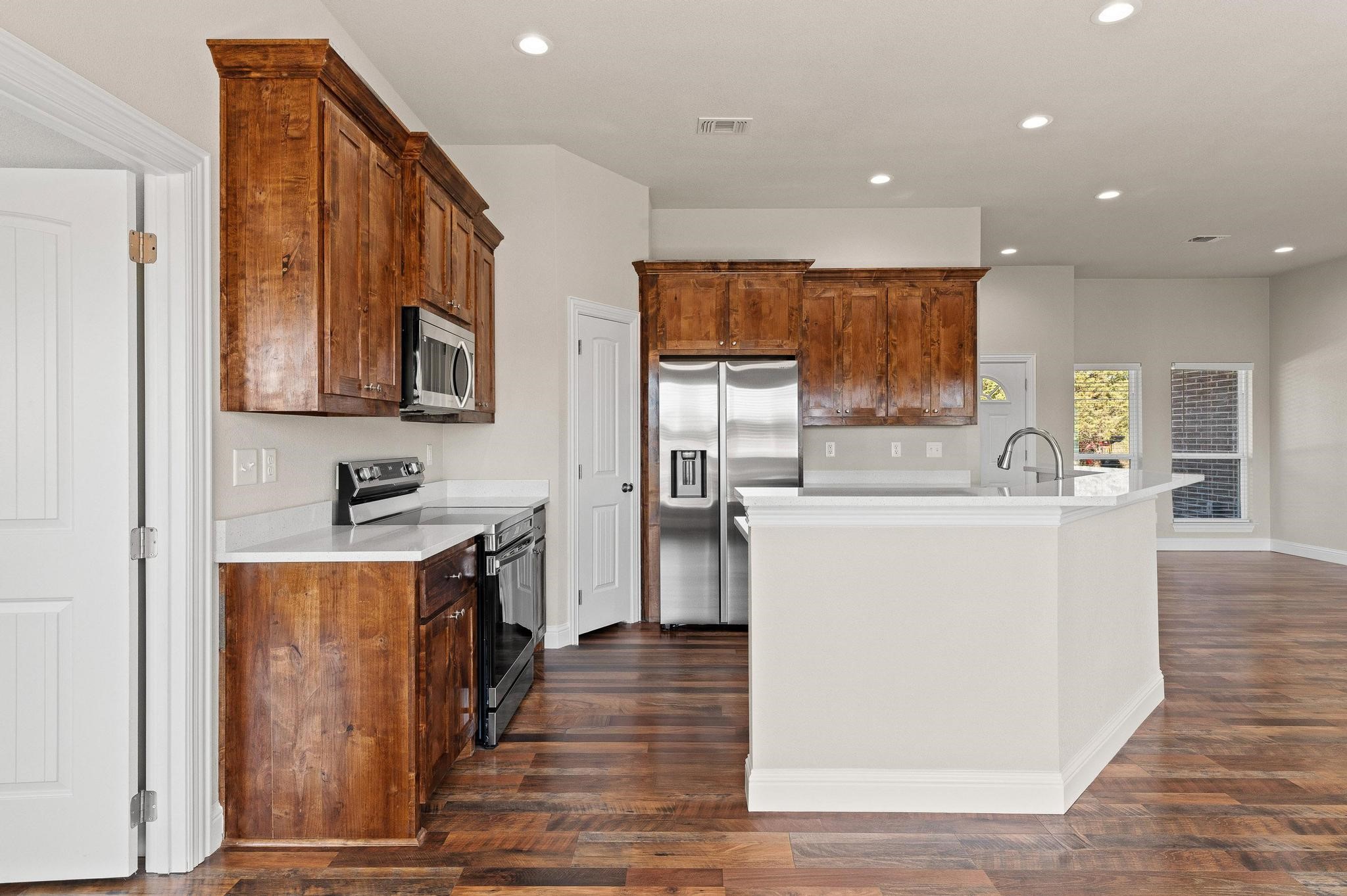 899 W Cardinal Street Ector TX 75439