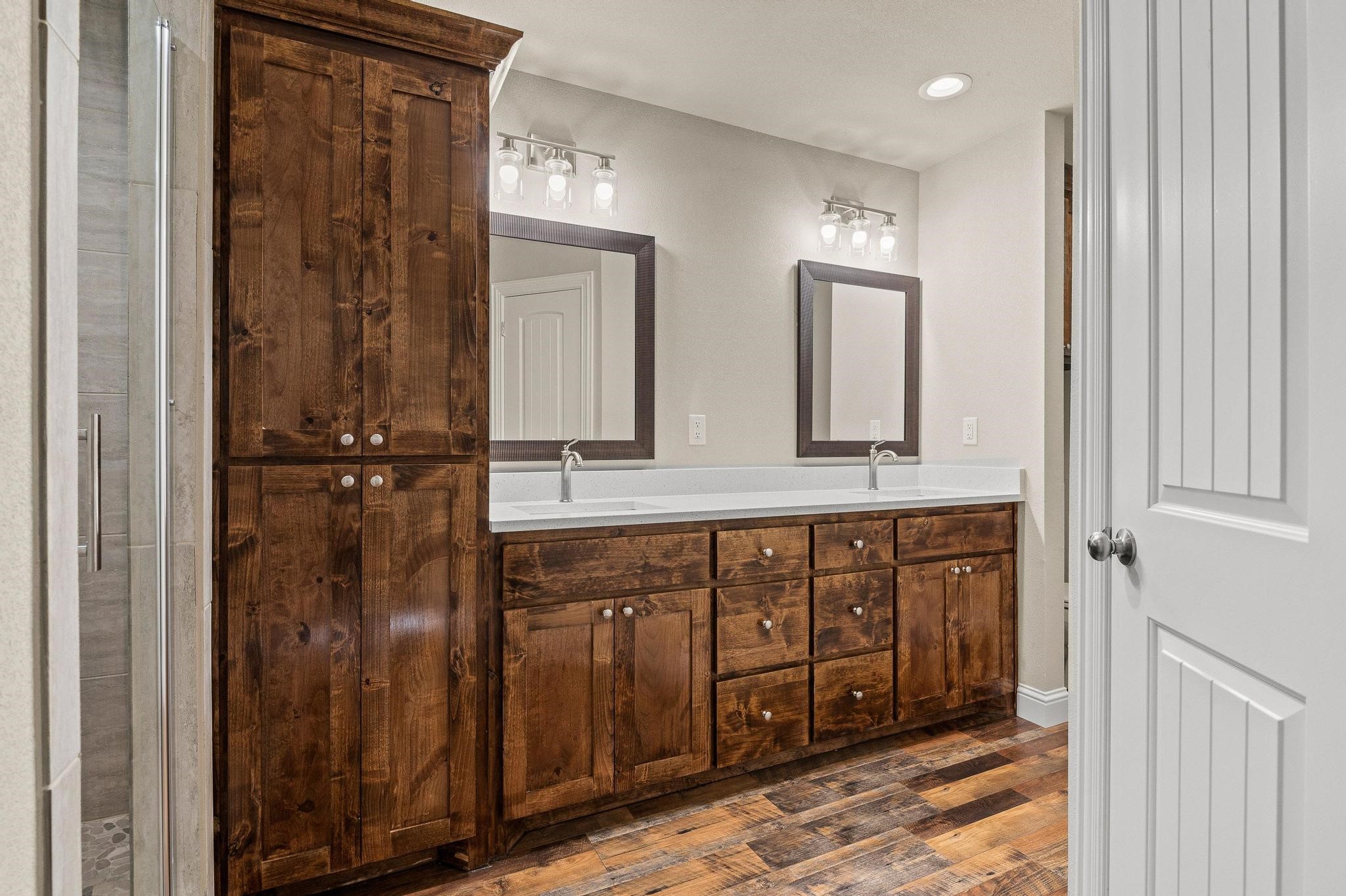 899 W Cardinal Street Ector TX 75439