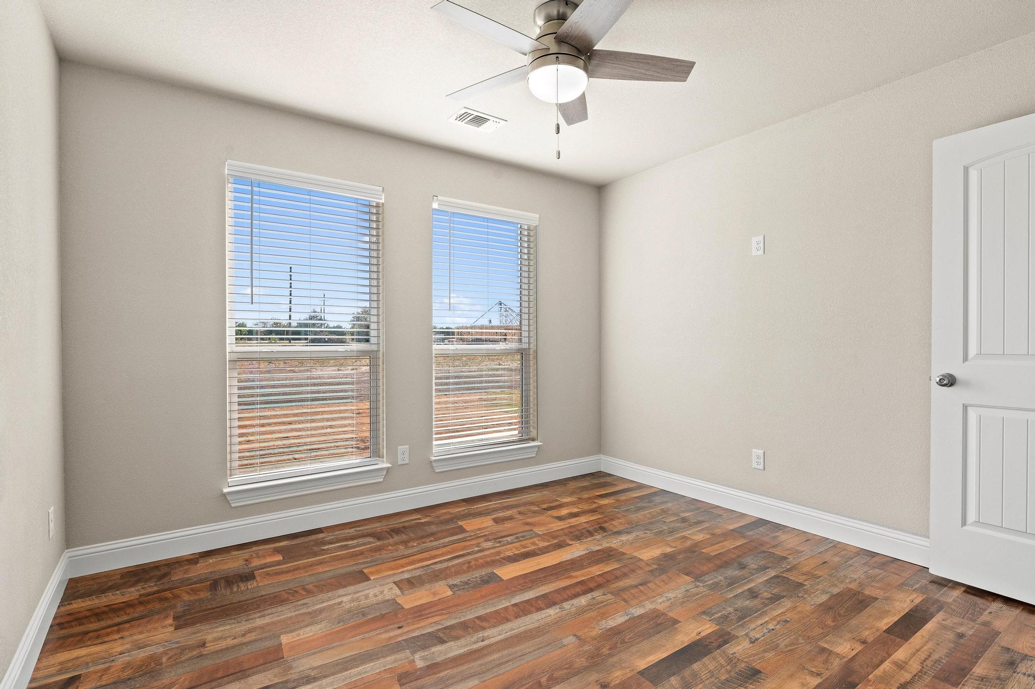 899 W Cardinal Street Ector TX 75439