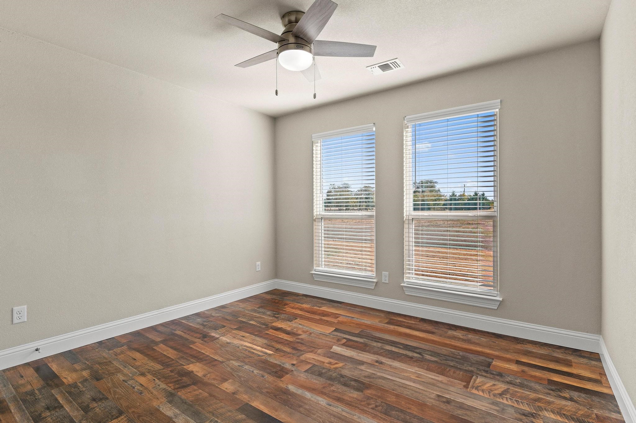 899 W Cardinal Street Ector TX 75439