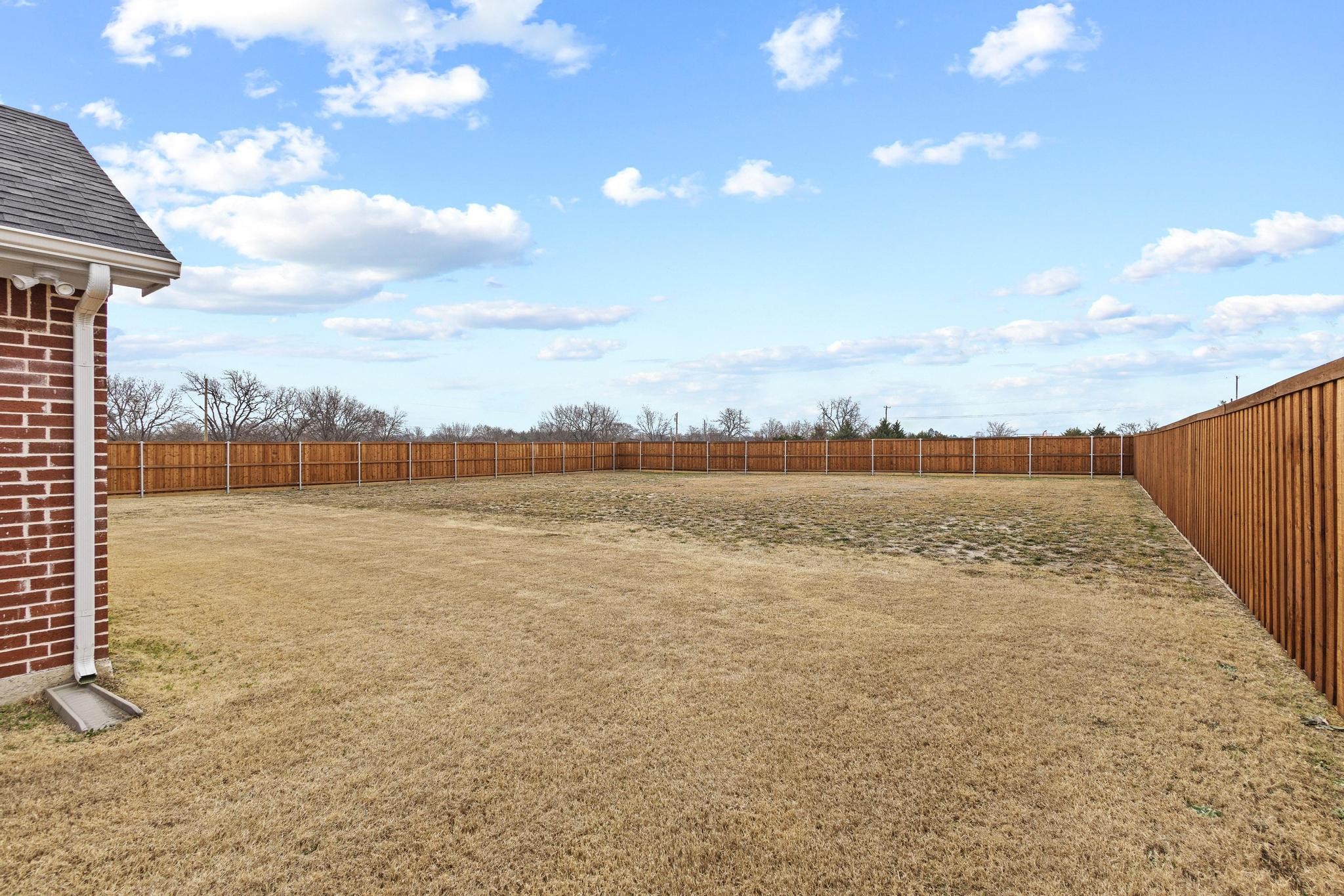 899 W Cardinal Street Ector TX 75439
