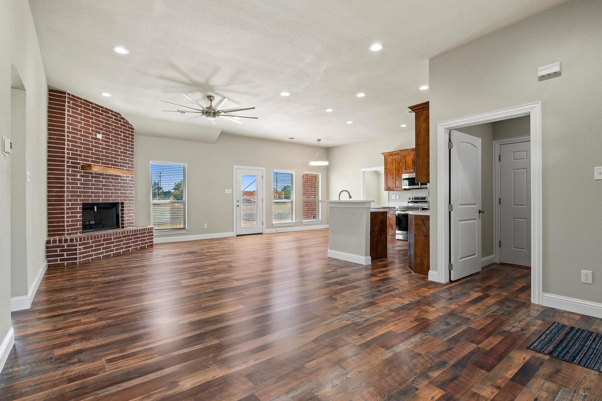 899 W Cardinal Street Ector TX 75439