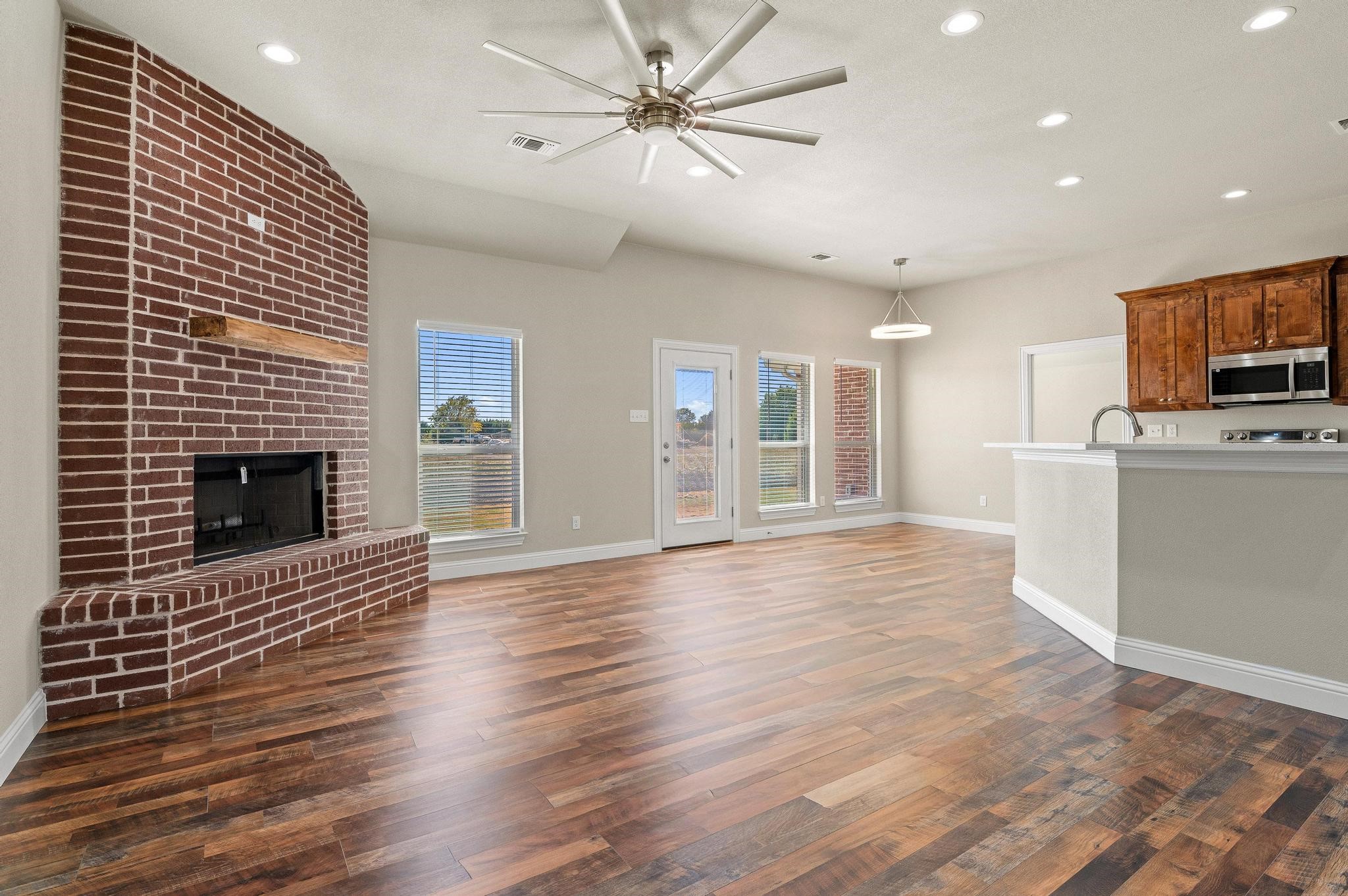 899 W Cardinal Street Ector TX 75439