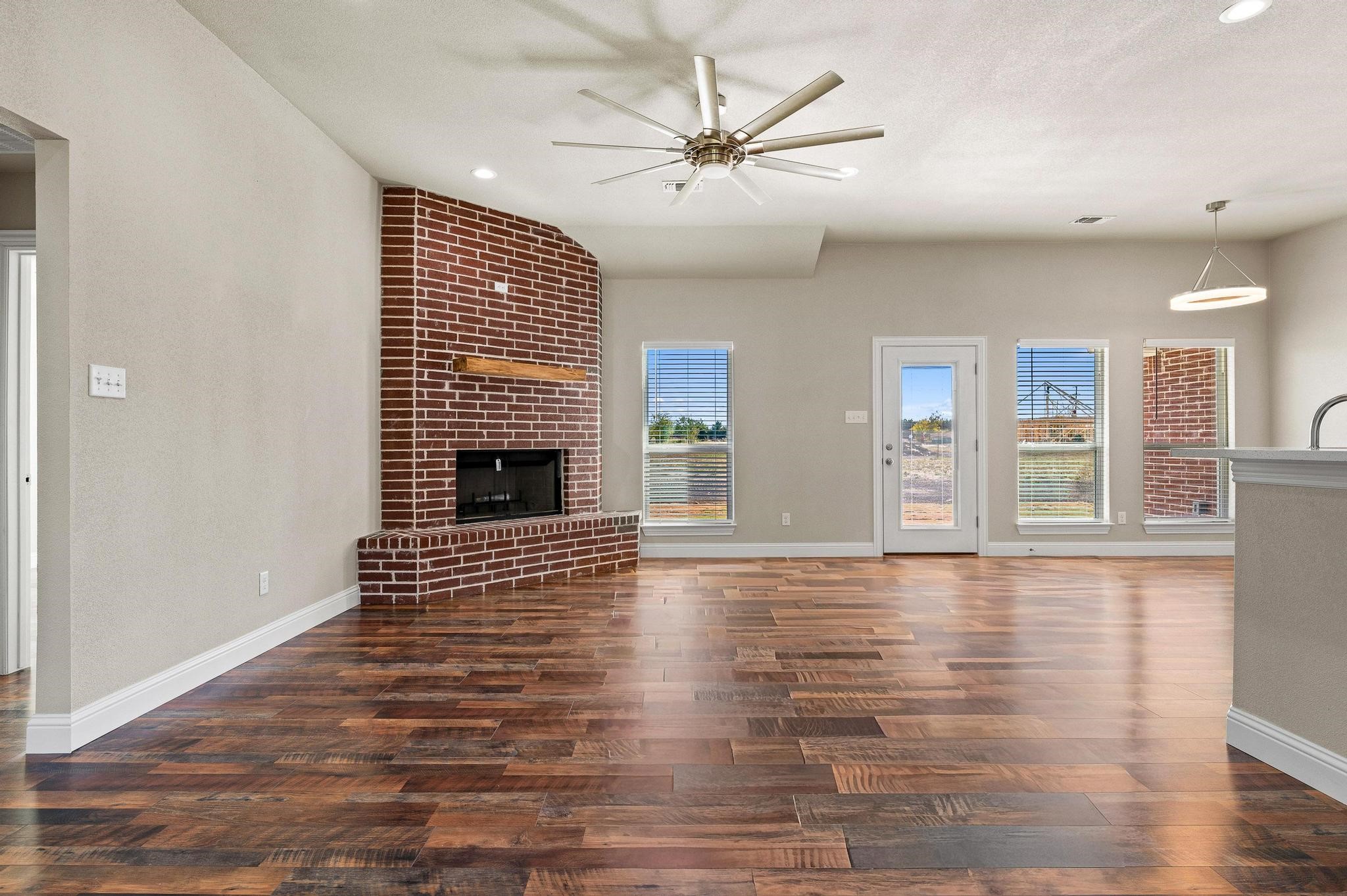 899 W Cardinal Street Ector TX 75439