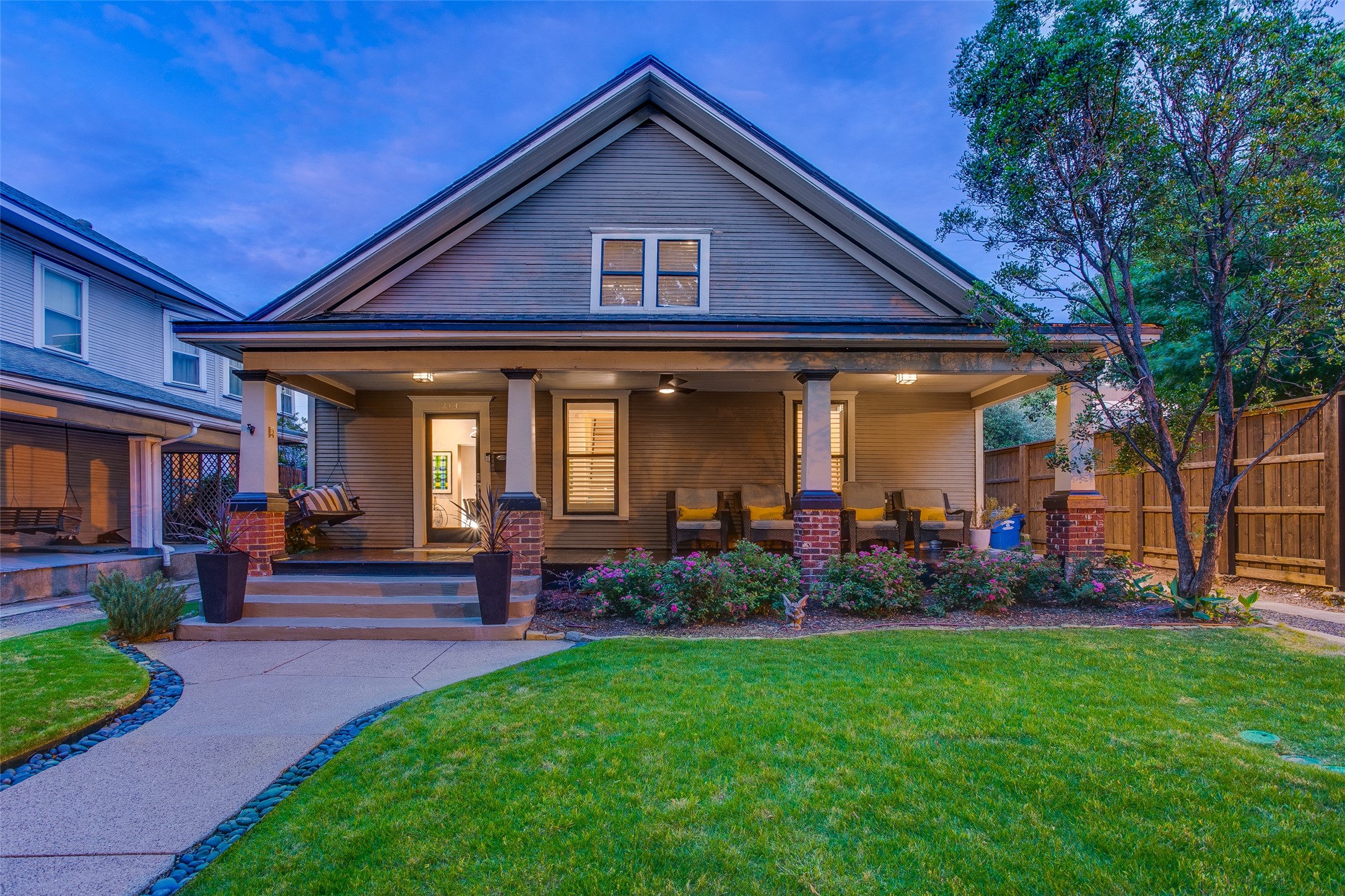 214 S Willomet Avenue Dallas TX 75208
