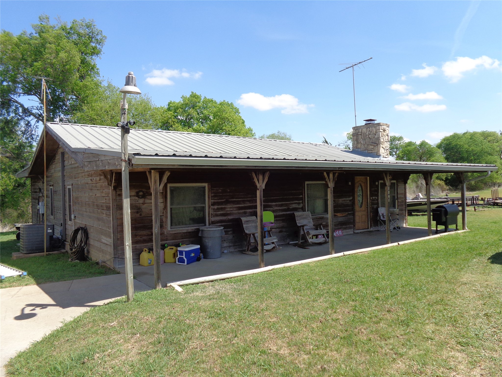 1201 S Bois D Arc Street Grandview TX 76050