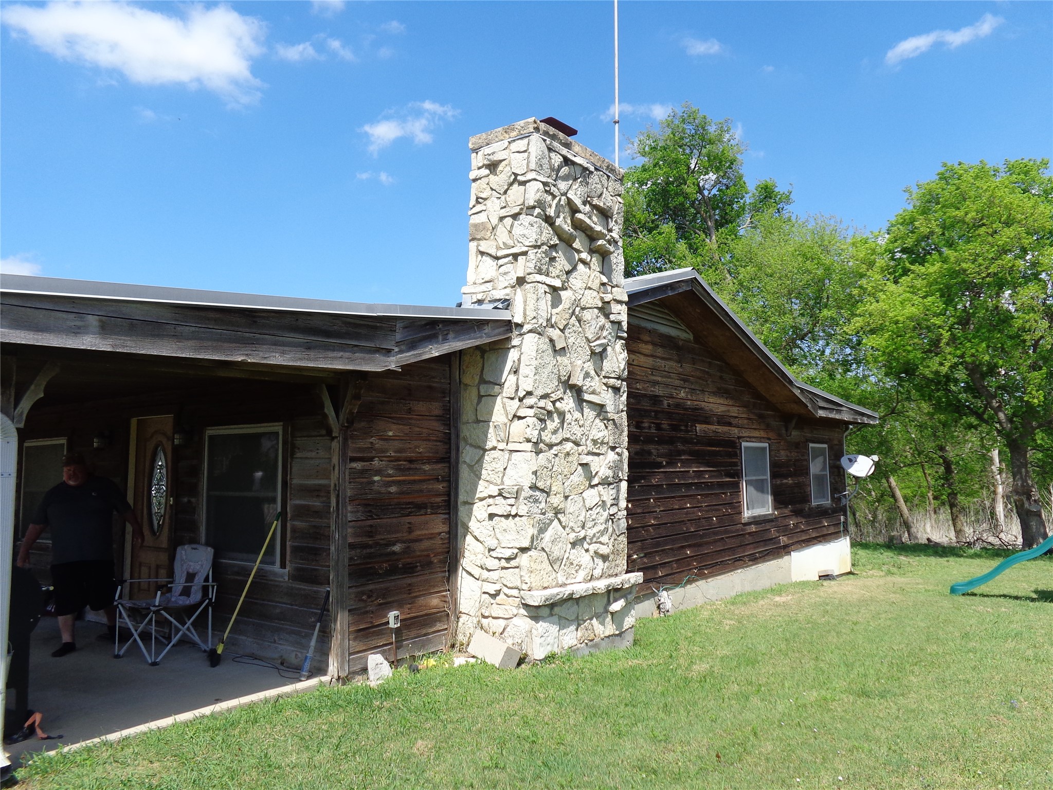 1201 S Bois D Arc Street Grandview TX 76050