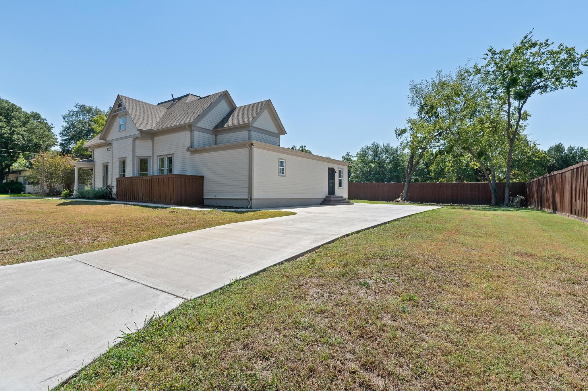 1401 Arp Street Commerce TX 75428