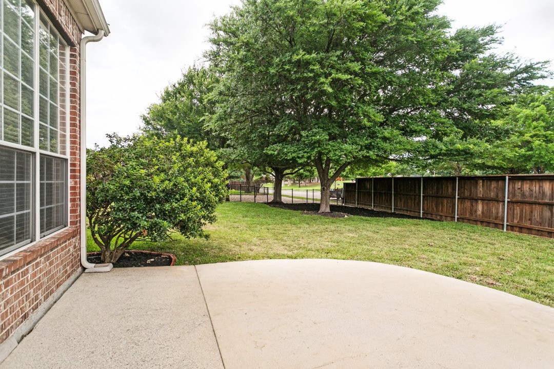 9499 Blackthorn Trail Frisco TX 75033