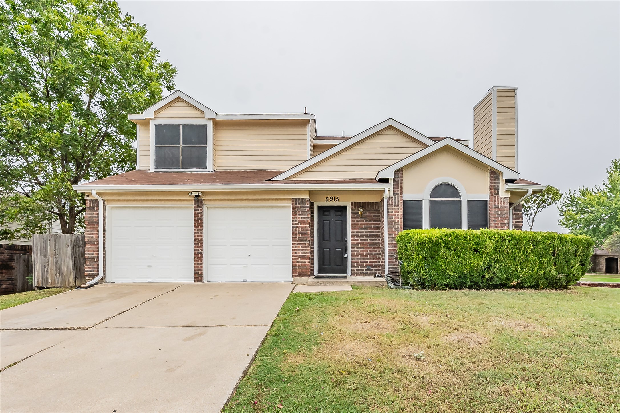5915 Rocky Point Drive Arlington TX 76018