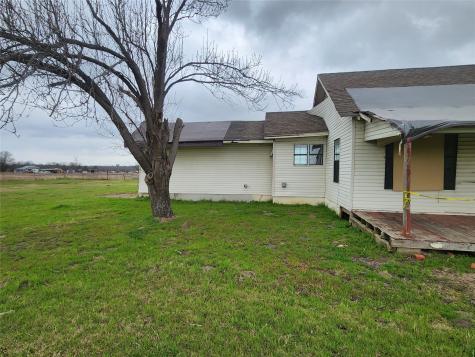 7662 NW County Road 1300 Barry TX 75102