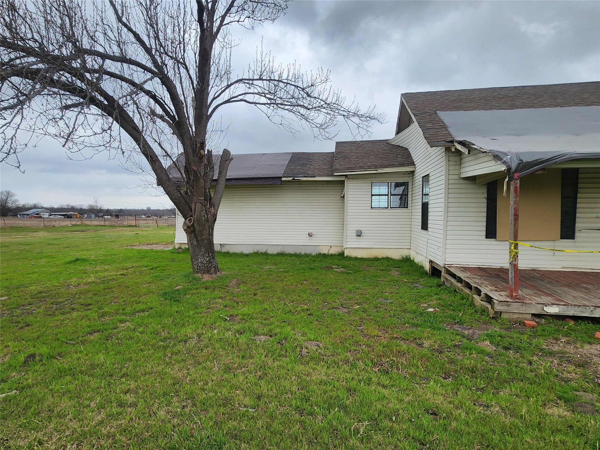 7662 NW County Road 1300 Barry TX 75102