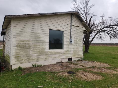 7662 NW County Road 1300 Barry TX 75102