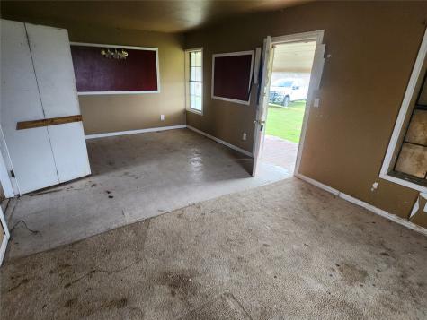 7662 NW County Road 1300 Barry TX 75102