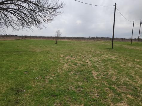 7662 NW County Road 1300 Barry TX 75102